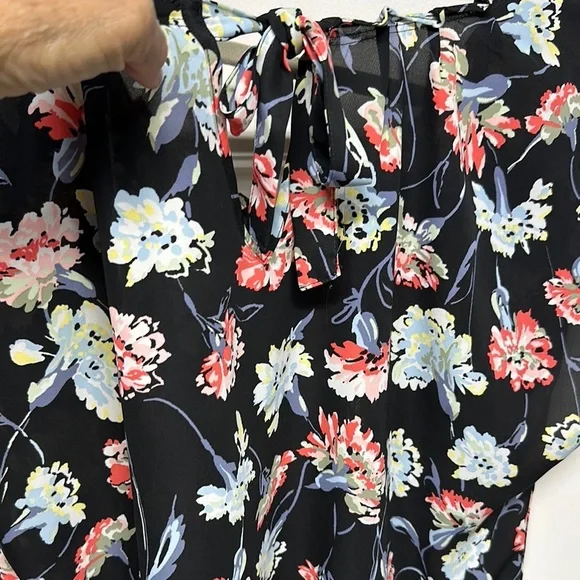 Black and Pink Ruffled Blouse with Short Sleeves - Picture 2 of 7